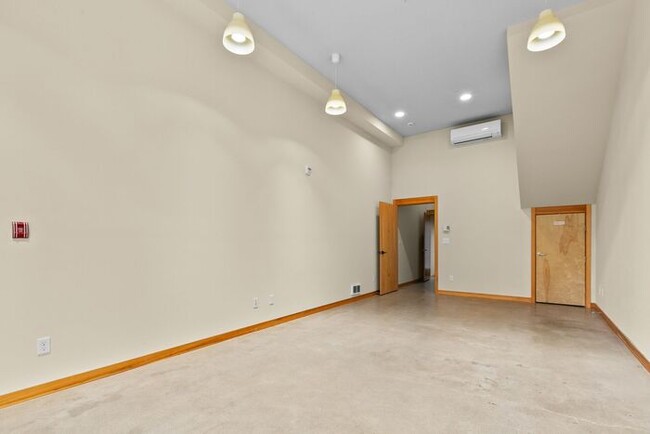 Building Photo - Air Conditioned West Seattle Live/Work Tow...