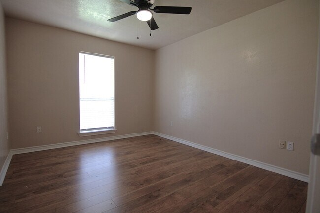 Building Photo - 8525 Sunflower Ln