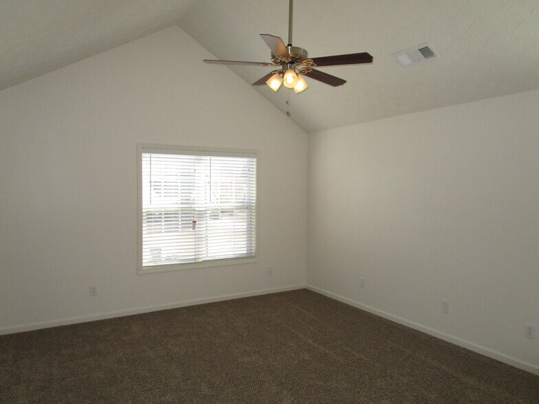 Building Photo - 2325 Carlysle Cove Dr