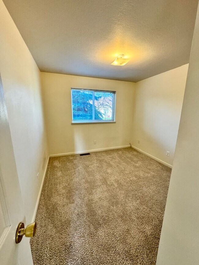 Building Photo - 3 Bedrooms, 2 Bathroom 4-plex; less than 2 miles to MSU