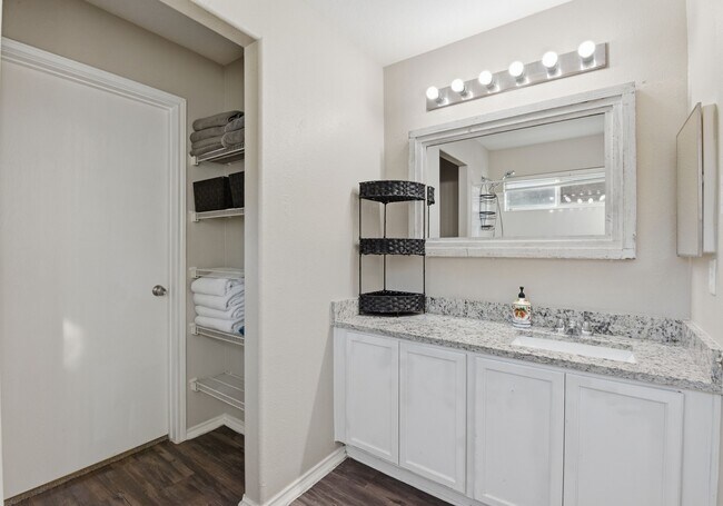 Building Photo - 9519 Maple Green Ln