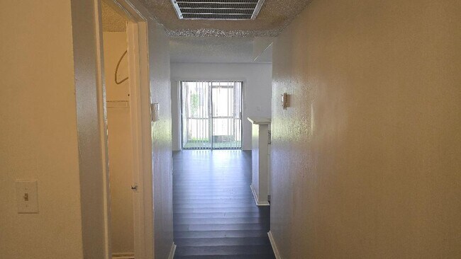 Building Photo - 3194 Coral Lake Ln