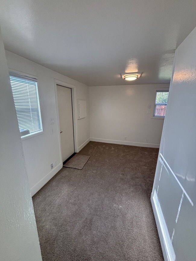 Building Photo - 2 bedroom 1 bathroom ADU located in Northeast Santa Rosa