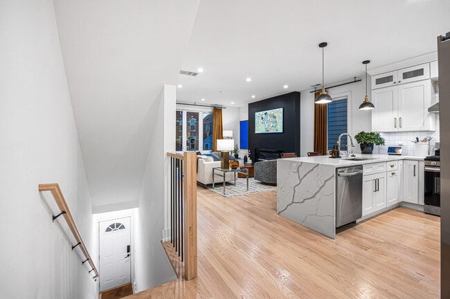 Building Photo - 1738 W 17th St