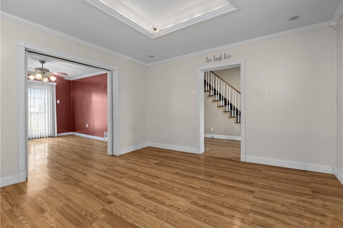 Building Photo - 215 N Mercer Ave