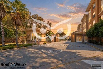 Building Photo - 401 Crescent Ct