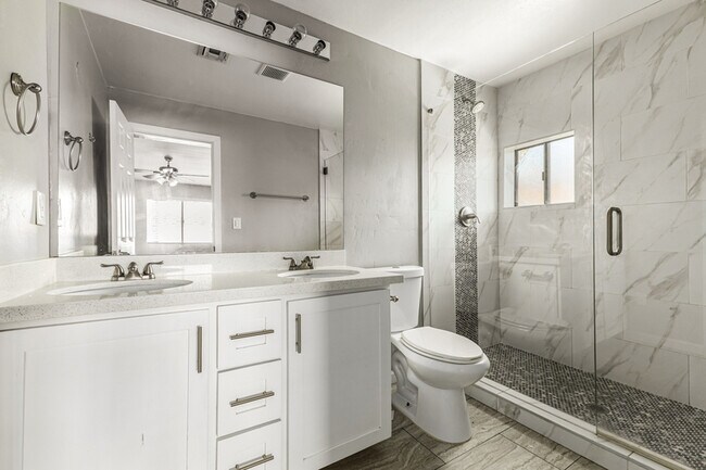 Building Photo - 1310 W Romo Jones St