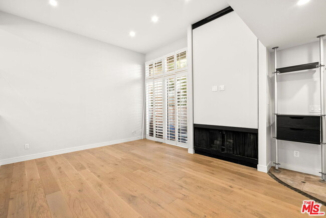 Building Photo - 4771 La Villa Marina