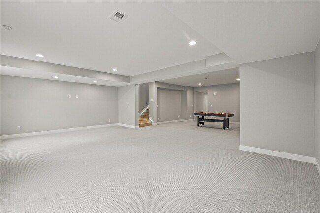 Building Photo - $6,995.00 Stunning 6 bed, 5 bath Ranch-Sty...