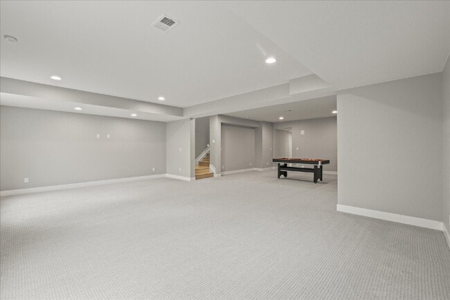 Building Photo - $7,495.00, Stunning 6 bed, 5 bath Ranch-St...
