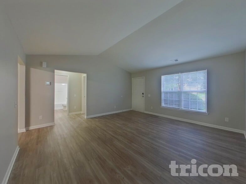 Building Photo - 5411 Peachwood Dr