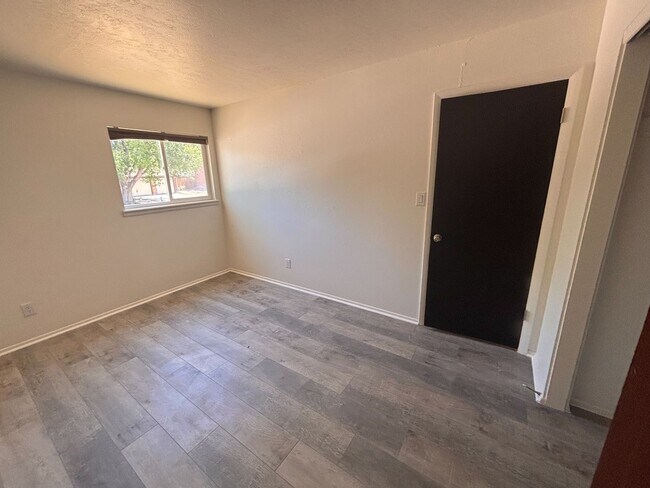 Building Photo - Spacious 4-Bedroom Home in Central Colorado Springs