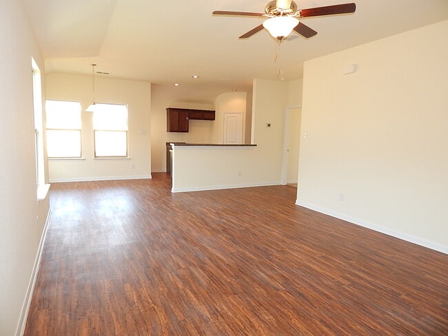 Building Photo - Beautiful 5 Bedroom in Encino Hills-minute...
