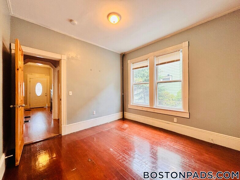 Building Photo - 52 Harvest St