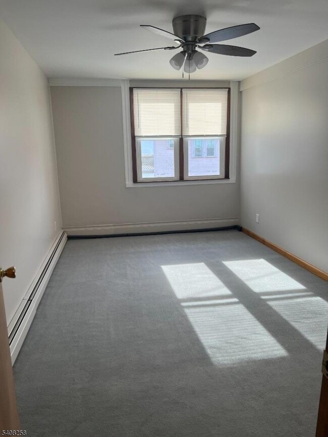 Building Photo - 192 Market St