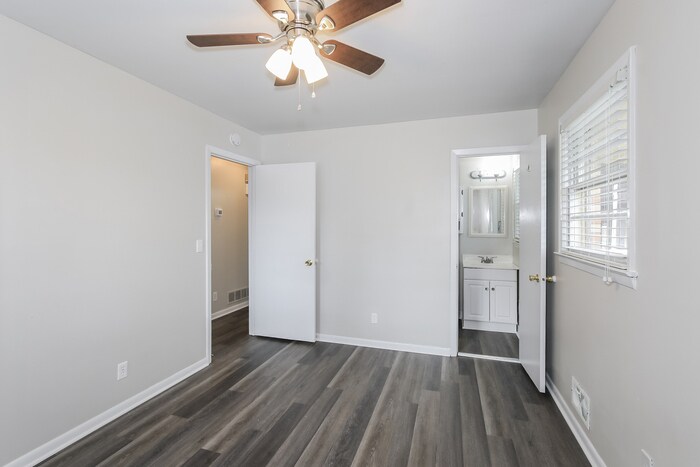 Building Photo - 1115 Terrace Cir