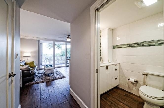 Hallway with storage closet - 15 S Golfview Rd