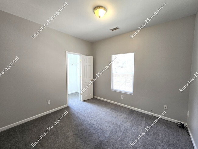 Building Photo - 2874 Sylvan Rd