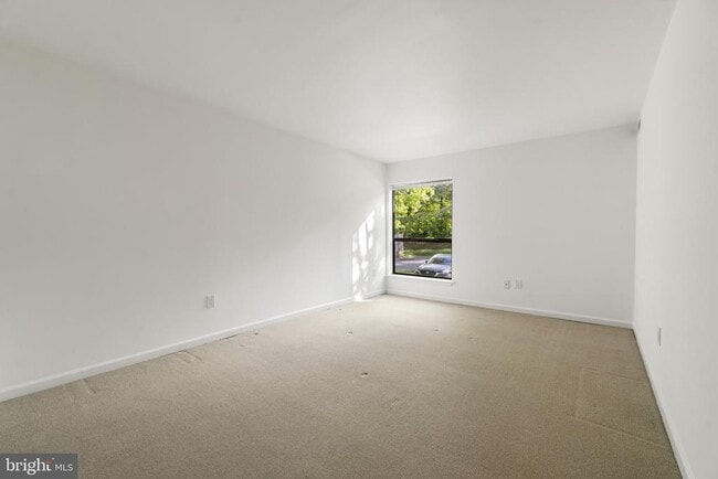 Building Photo - 9 Silverwood Cir