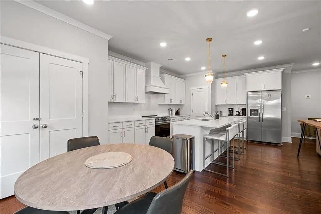 Building Photo - 813 Coleman St SW