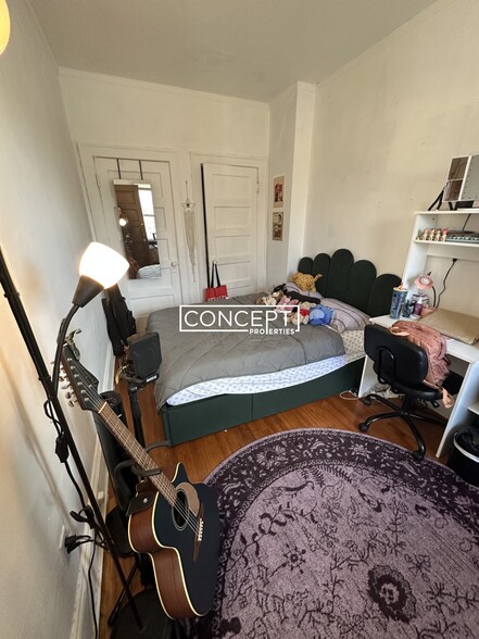 Building Photo - 52 Fenway