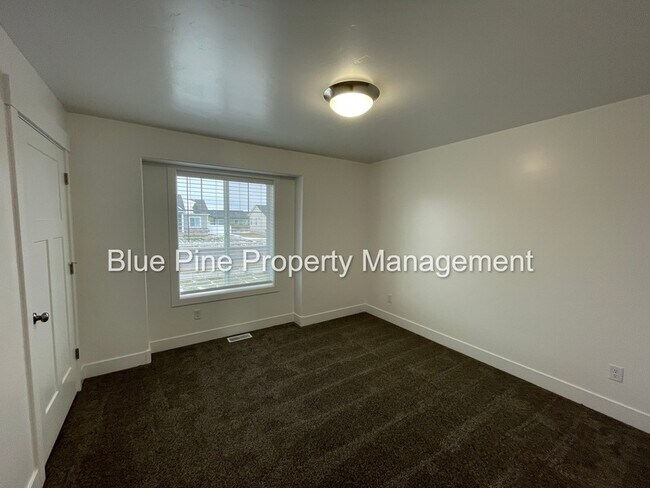Building Photo - 6047 Cedarwood Ln