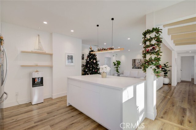 Building Photo - 8161 Encino Ave