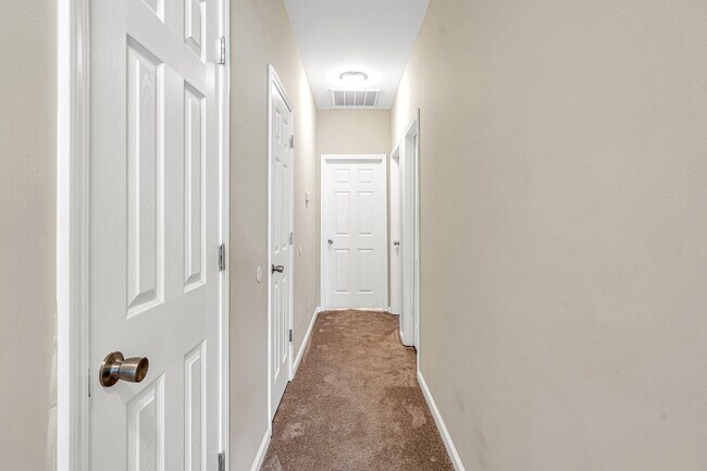 Building Photo - 310 Cedar Island Trail