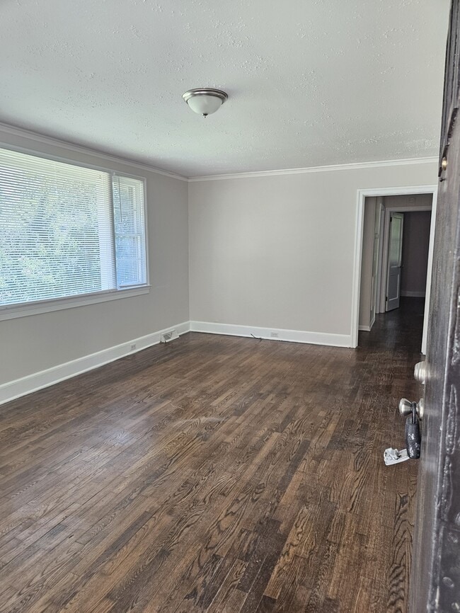 Building Photo - 104 Hutto Ct