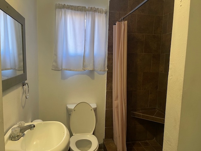 Full Bath - 20905 Jamison Ave