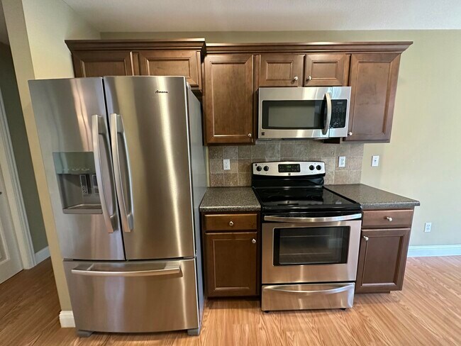 Building Photo - 4500 Weybridge Dr