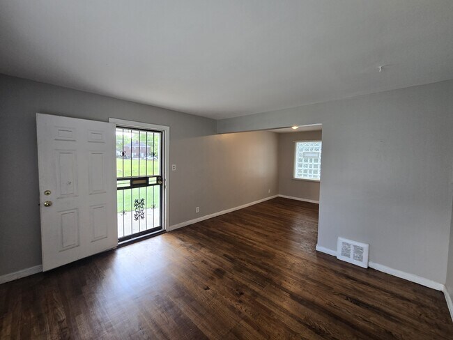 Building Photo - 9151 Mansfield St