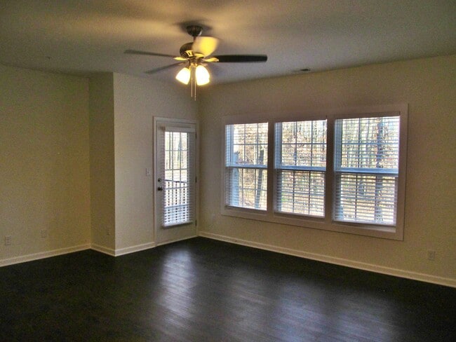 Building Photo - Spacious Condo!
