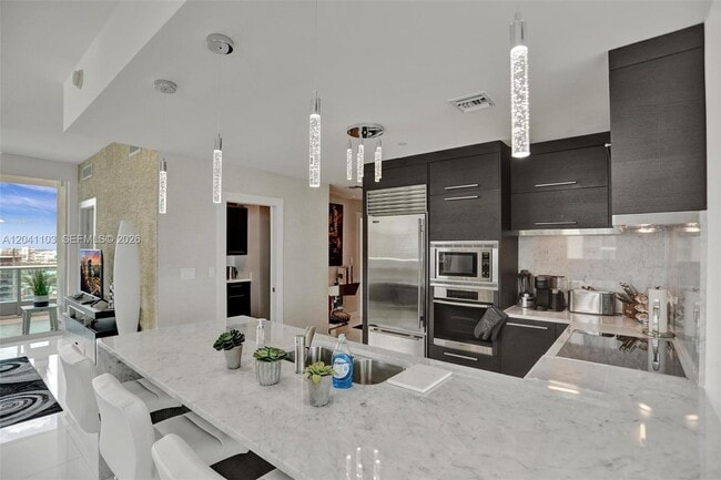 Building Photo - 900 Biscayne Blvd