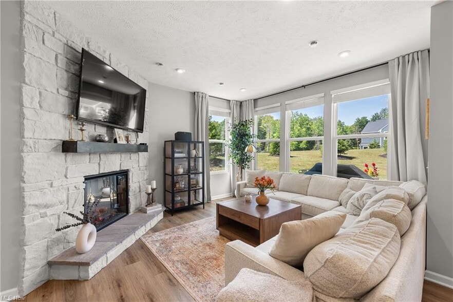 Building Photo - 798 N Greenway Dr