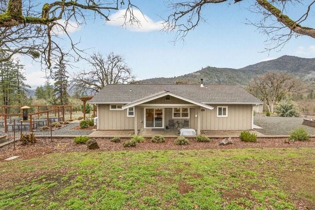 Building Photo - 860 Humbug Creek Rd