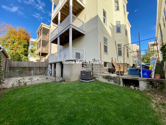 Building Photo - 14 Belknap St