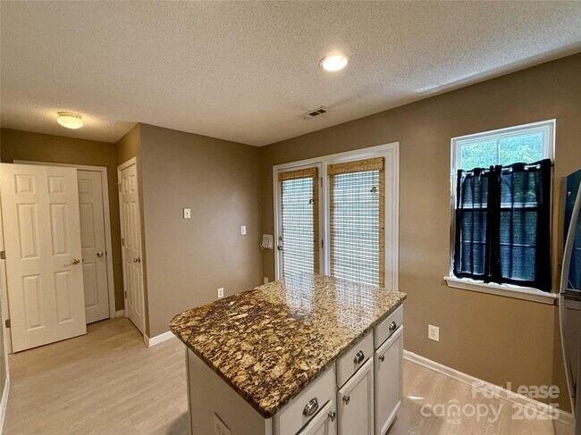 Building Photo - 10879 Holly Ridge Blvd