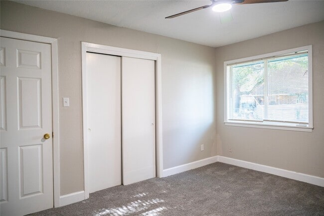 Building Photo - 5502 Elm Tree Dr