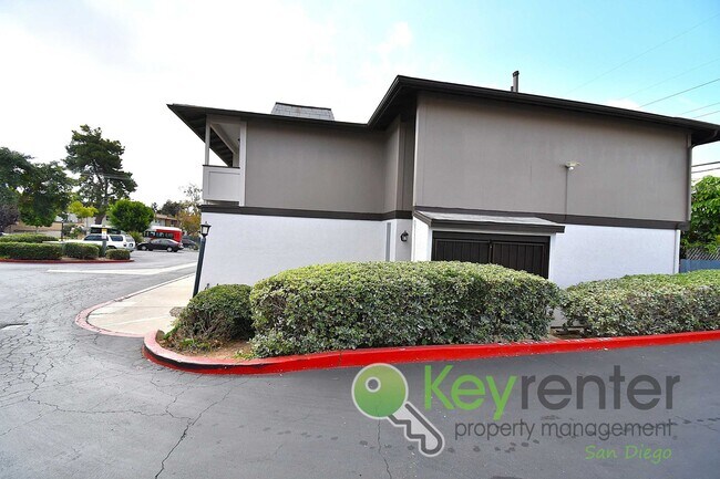 Building Photo - End-Unit Newly Remodeled Townhome in Clair...