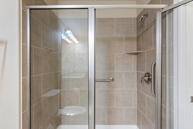 Building Photo - 510 Holiday Creek Ln