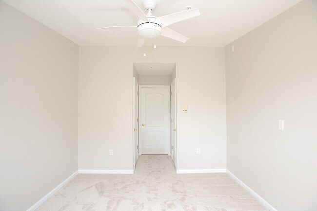 Building Photo - Townhome in the desired Chesapeake Harbour!!!