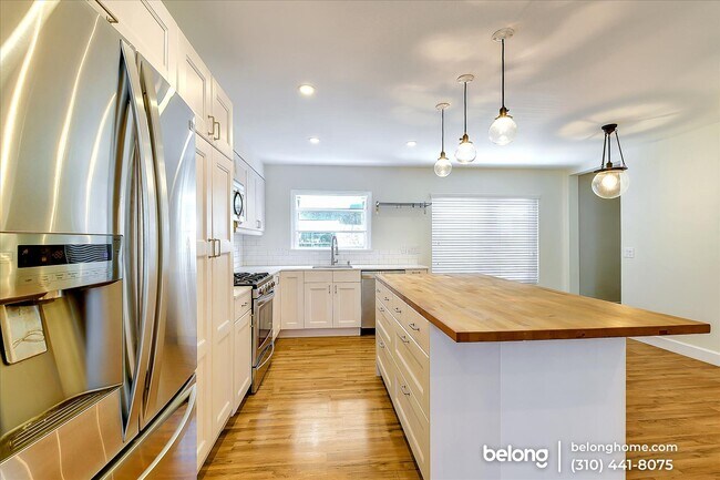 Building Photo - 720 Waterloo St