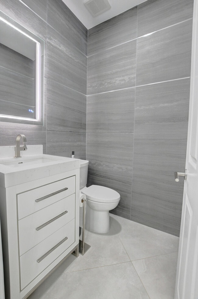 Building Photo - 19211 N Creekshore Ct