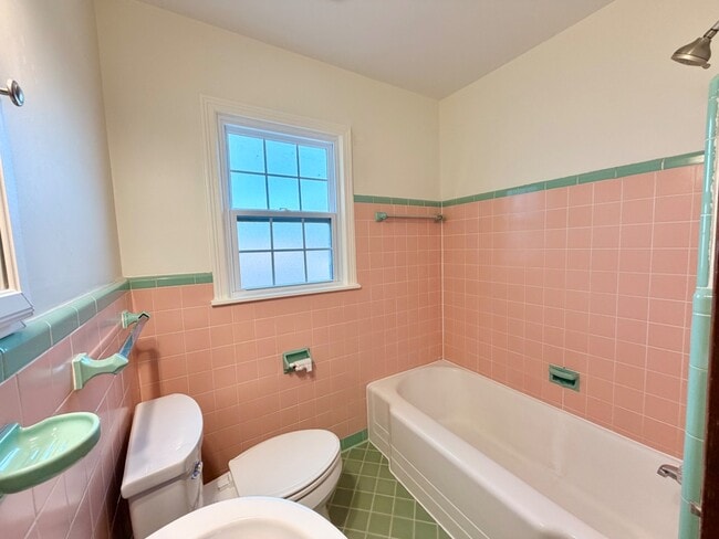 Building Photo - 4828 E 25th Pl