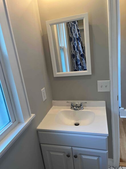 Building Photo - 4416 Verne Ave