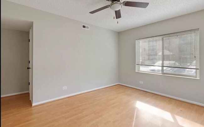 Building Photo - 2 BED 2 BATH CONDO