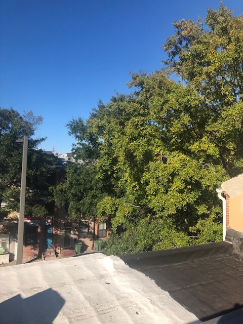Building Photo - 3 Bedroom House in Fells Point with a roof...