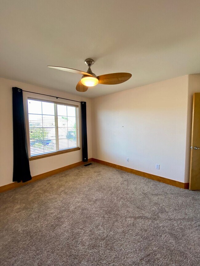 Building Photo - Immaculate 4 bed 3.5 Bath with Mountain Views and Unique Amenities!  Pet Friendly! Desirable 80922!