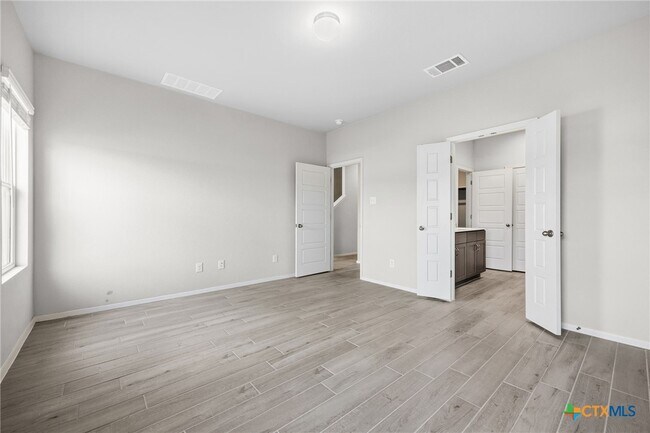 Building Photo - 251 Chesterfield Dr